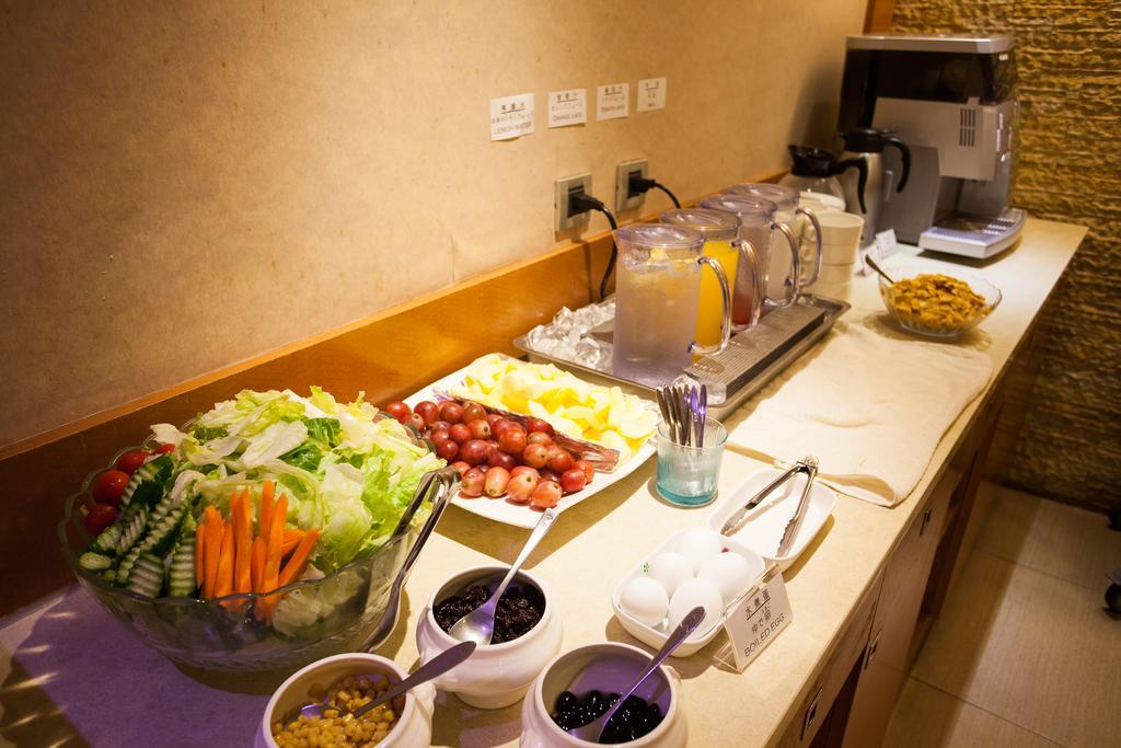 Rich Garden Hotel Тайбэй Экстерьер фото